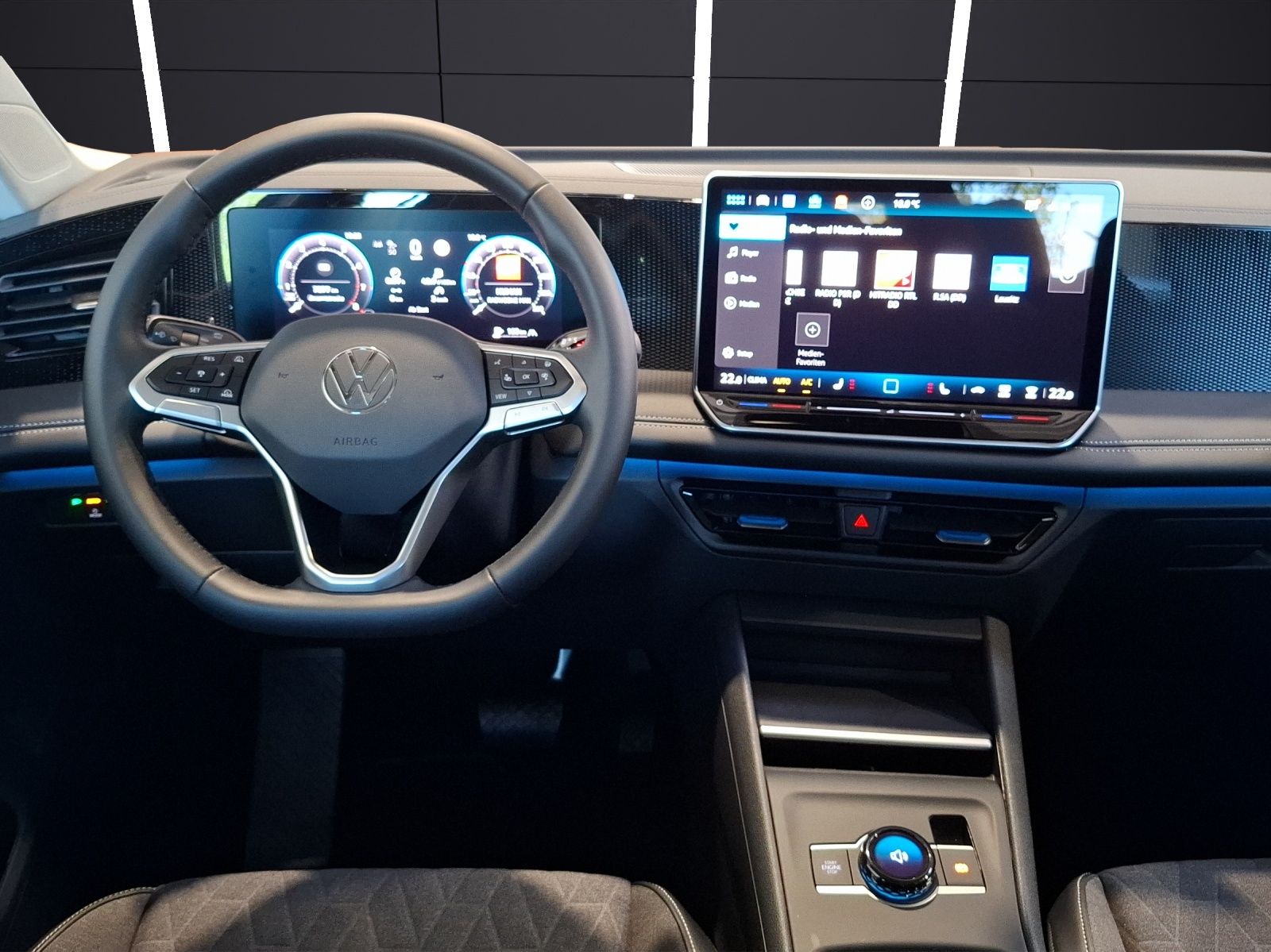 Fahrzeugabbildung Volkswagen Tiguan eTSI Life DSG LED AHK Navi AID ACC RFK SH