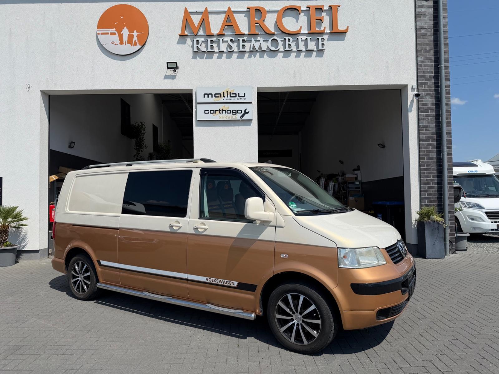 Volkswagen T5 Spezialumbau mit Bett, Solaranlage etc.
