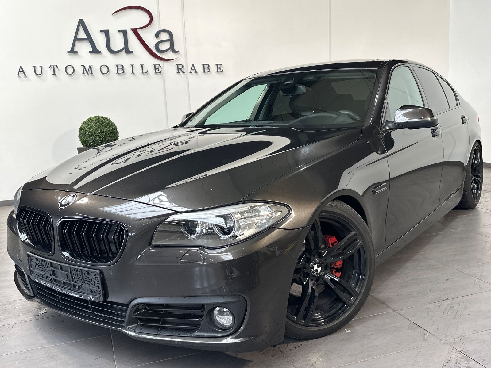 Fahrzeugabbildung BMW 520 d Limousine Aut. NAV+XEN+GLASDACH+PDC+HIFI