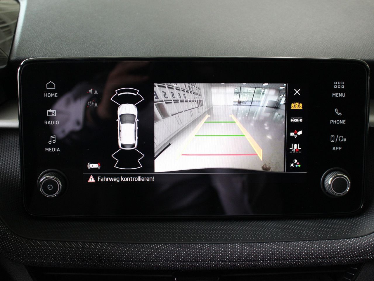 Fahrzeugabbildung SKODA Fabia 1.0 TSI DSG Selection RFK/APP/elekt