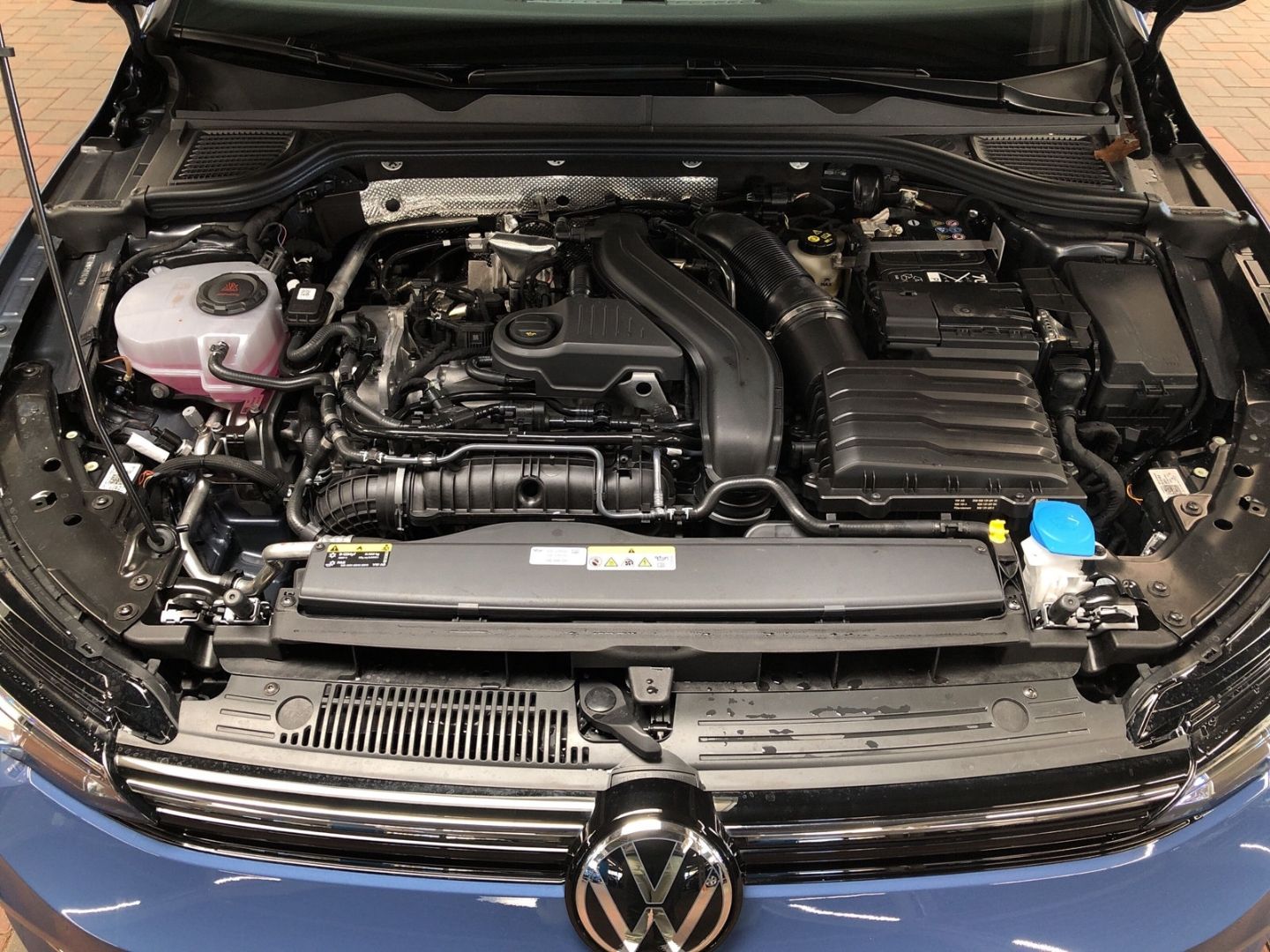 Fahrzeugabbildung Volkswagen Golf EDITION 50 1.5 eTSI DSG HUD AHK Panodach Na