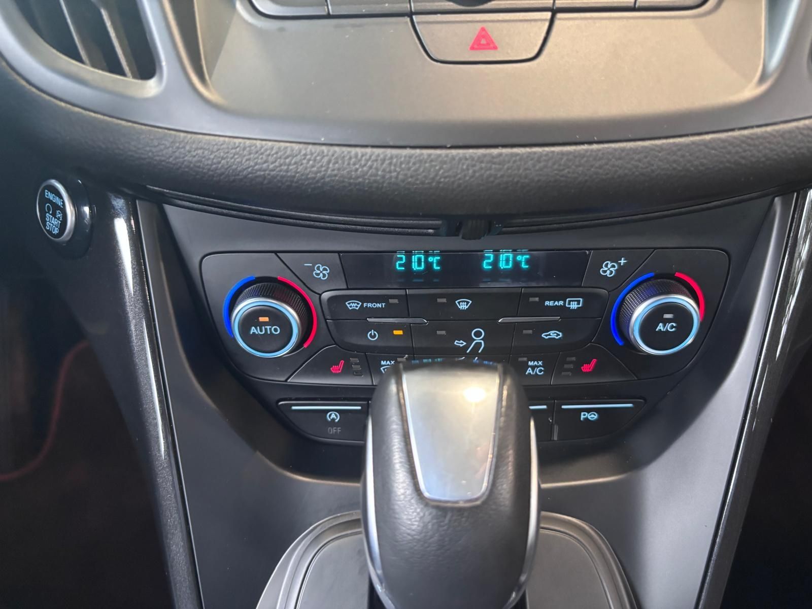 Fahrzeugabbildung Ford Kuga ST-Line Allrad SONY XENON NAVI