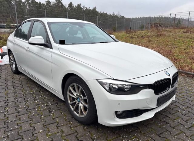 BMW 320i/Automatik/195KW!!/Navi/PDC/Alus schwarz