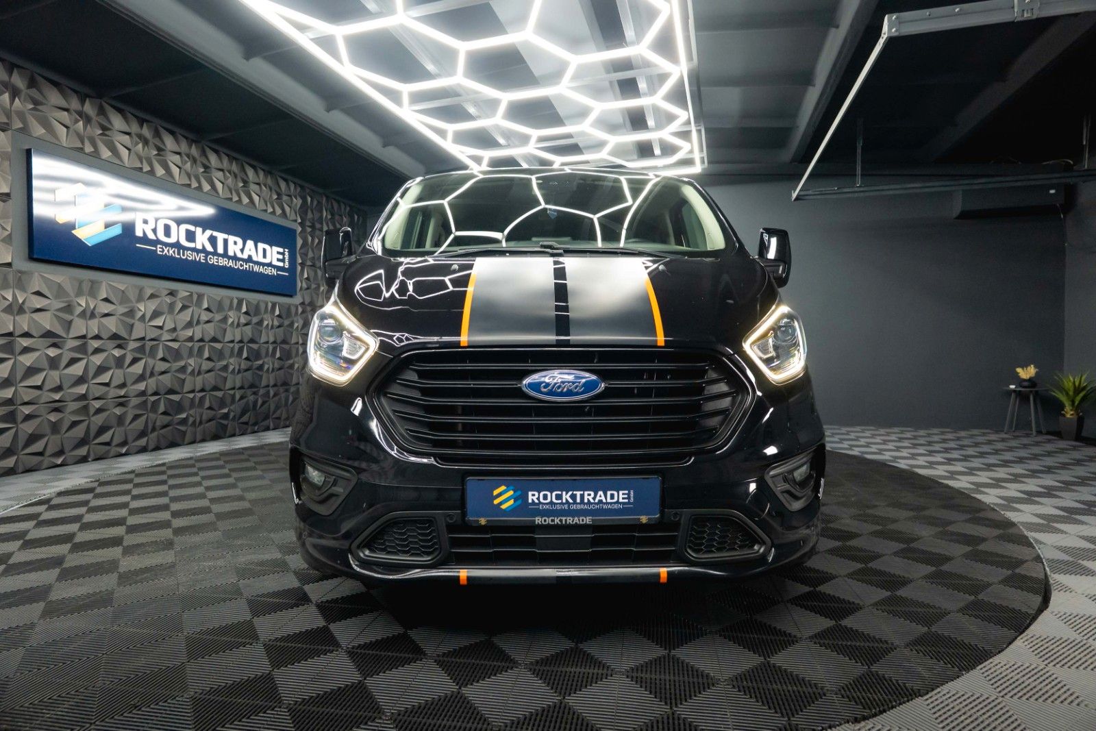 Fahrzeugabbildung Ford Tourneo Custom 320 L2 Sport | 8Sitze | ACC | LED