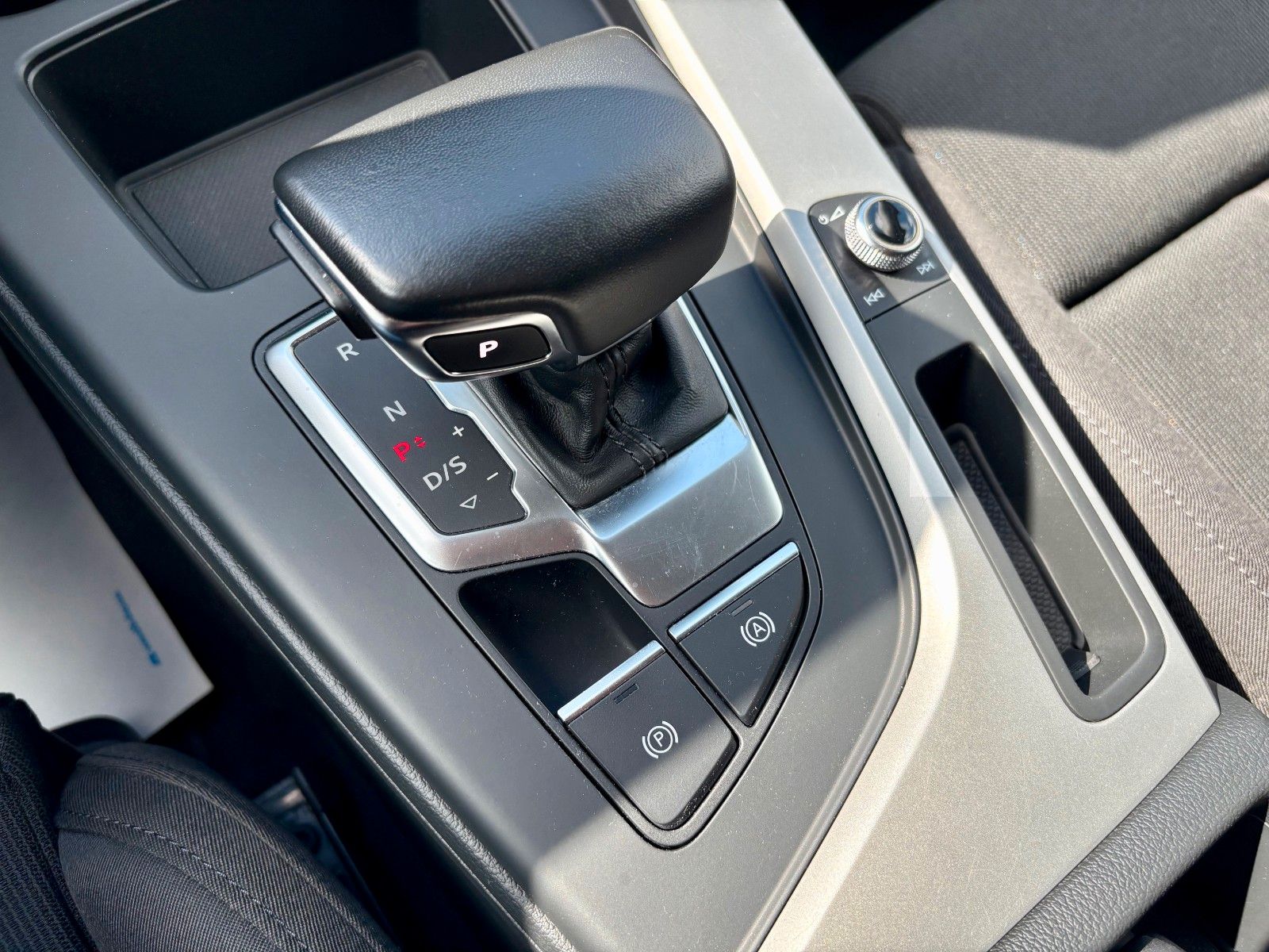 Fahrzeugabbildung Audi A4 Avant 35 TDI basis Navi AHK 1.HAND LED SPORTS