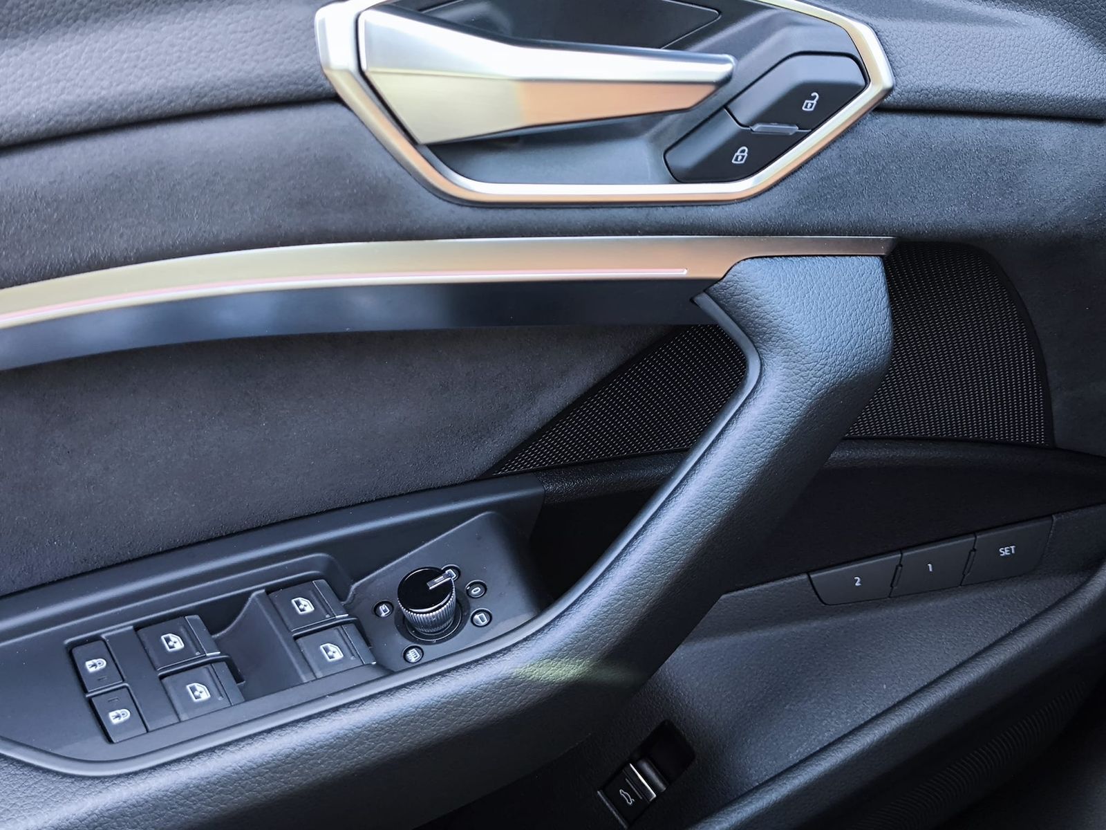 Fahrzeugabbildung Audi e-tron S LINE BLACK EDITION PANO+MEMO+SHZ+360+
