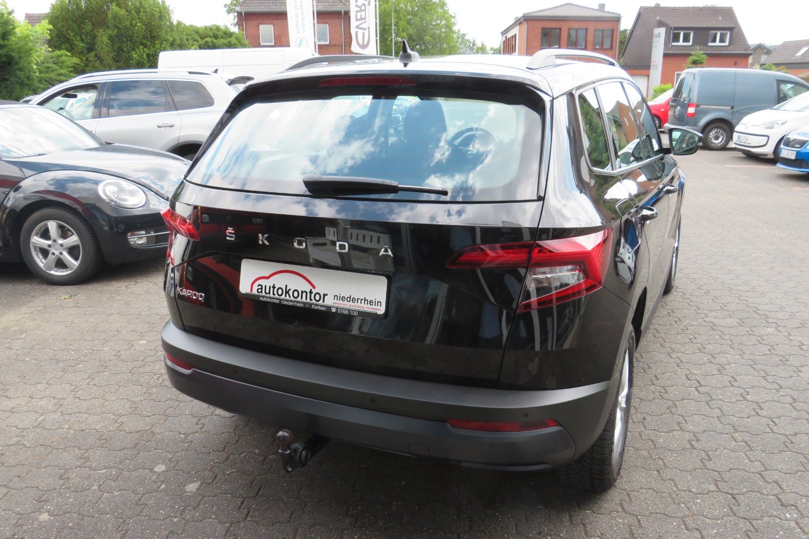 Fahrzeugabbildung SKODA Karoq Ambition DSG GRA AHK SITZH. KAMERA NAVI 1.