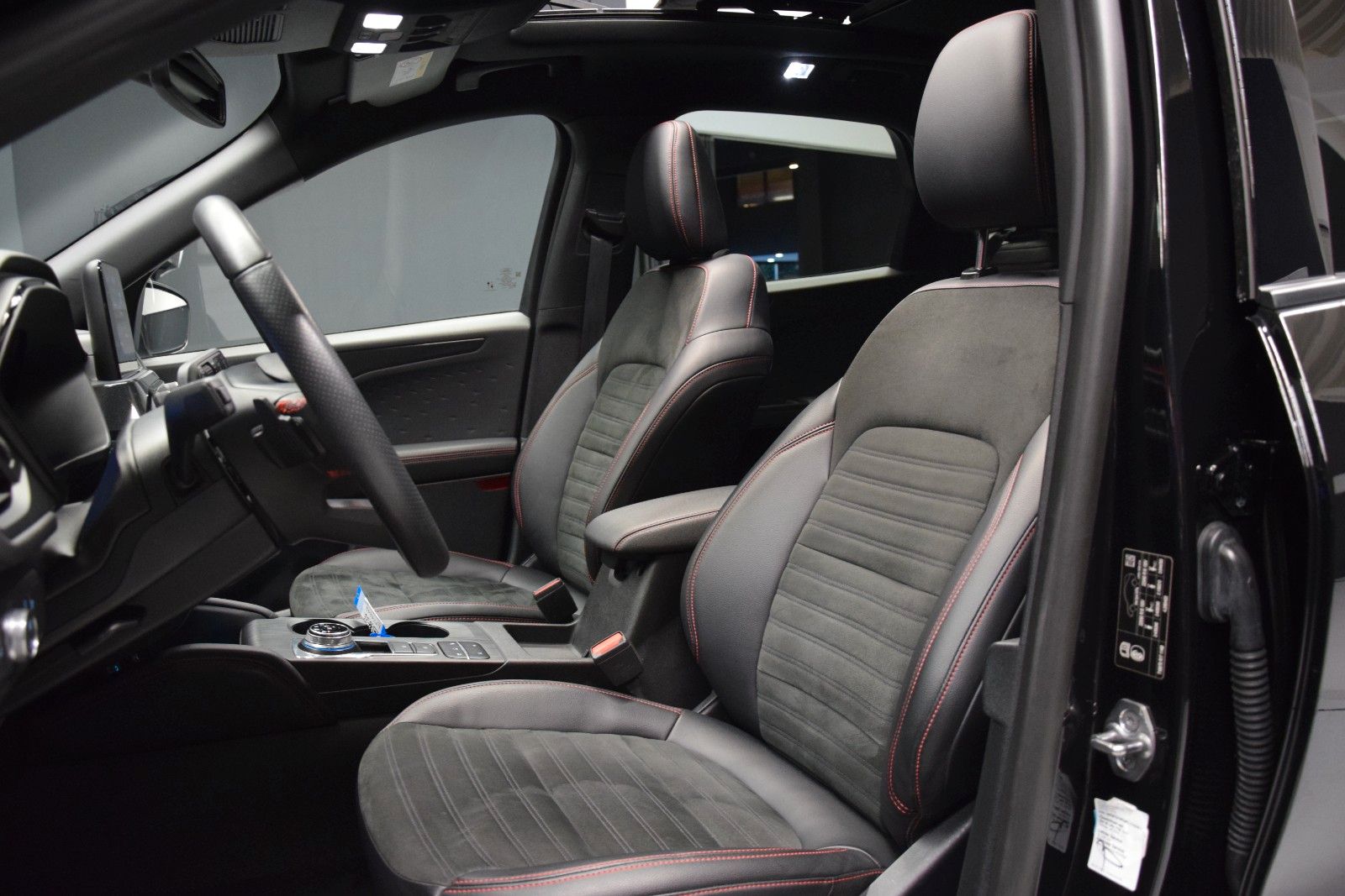 Fahrzeugabbildung Ford Kuga ST-Line X Pano HuD Leder ACC Kamera B&O Amb