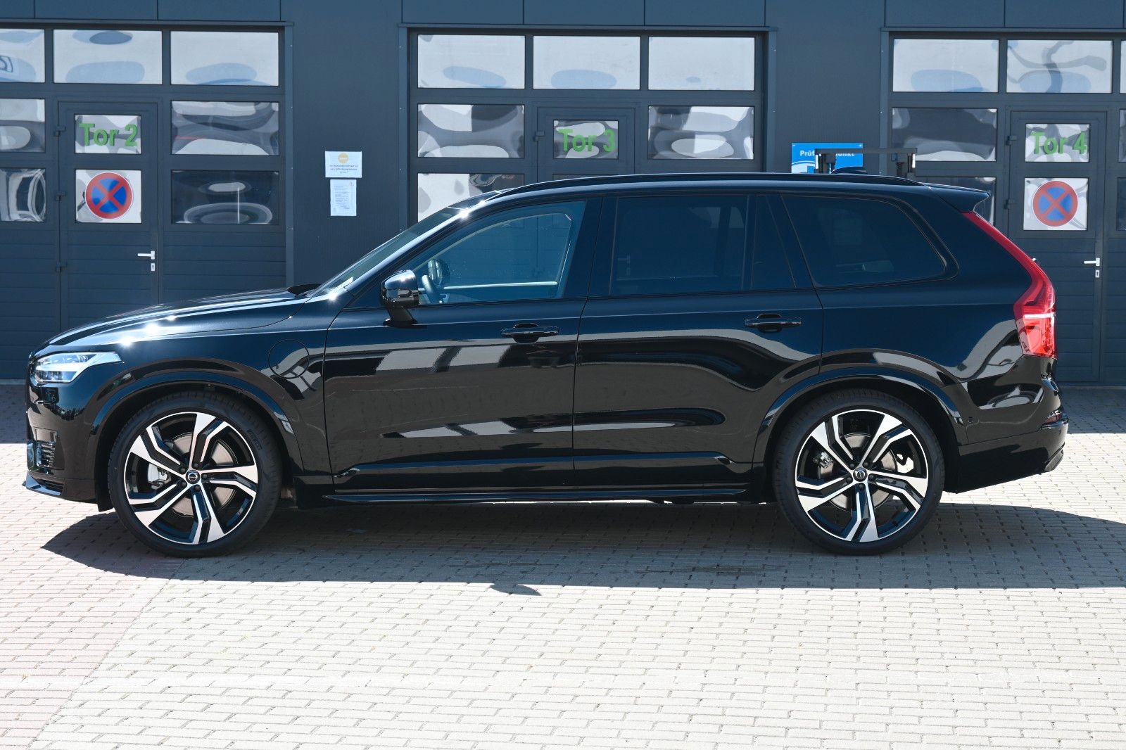 Fahrzeugabbildung Volvo XC90 T8 Recharge AWD Ultra Dark*LUFT*B&W*Massage