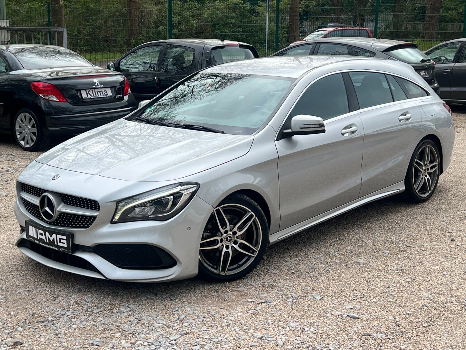 MERCEDES-BENZ CLA 220 Shooting Brake
