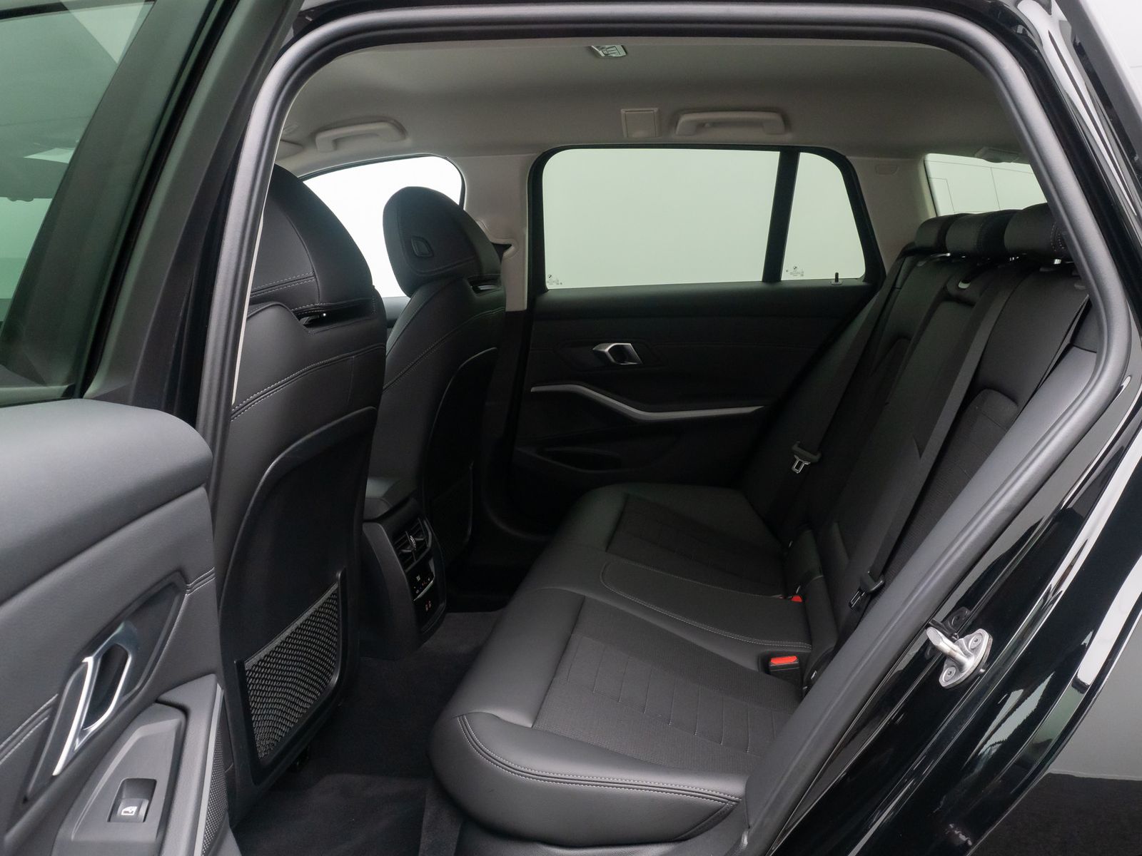 Fahrzeugabbildung BMW 318d DAB CockPitPro Fernlichtassist PDC Sport