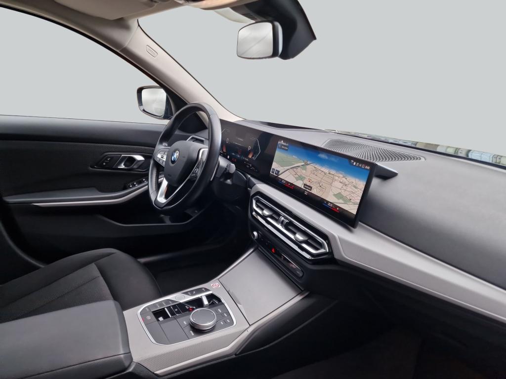 BMW 3 Series i *CarPlay*, миниатюра 17