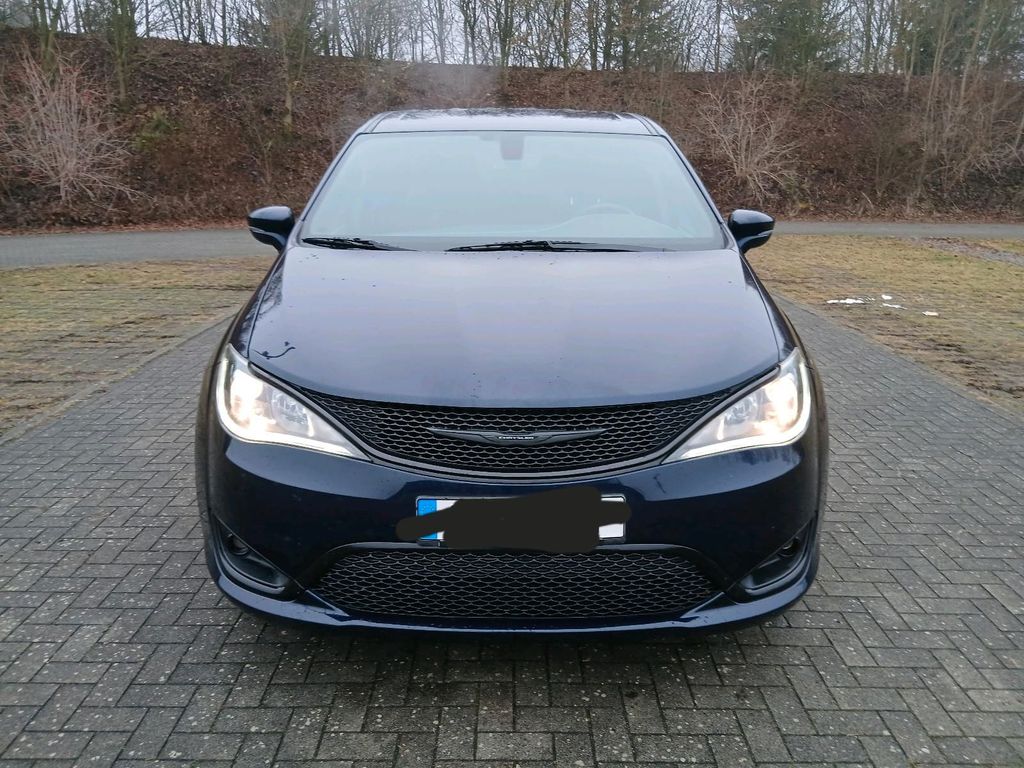 Image of Chrysler Pacifica