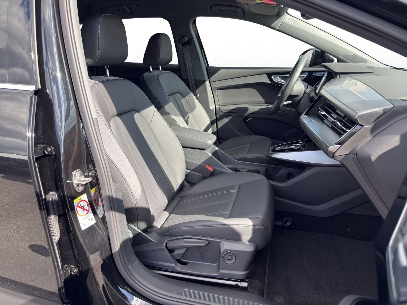Audi Q4 e-tron 45 NAVI-PLUS LED KAMERA HUD SHZ PDC VI foto 4