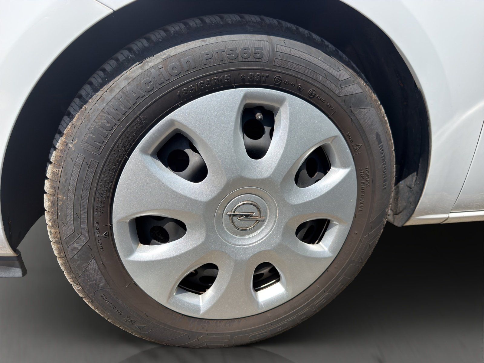 Fahrzeugabbildung Opel Corsa 1.4 Edition Klima Sitzheizung PDC el. FH