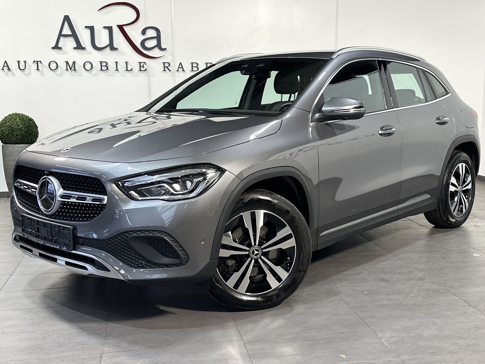Fahrzeugabbildung Mercedes-Benz GLA 200 Progressive NAV+LED+360°+18ZO+DISTRONIC