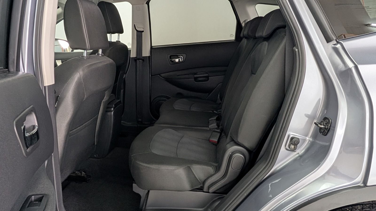 Fahrzeugabbildung Nissan Qashqai+2 2.0i 4x4 * AHK * Navi * Pano Acenta 7-