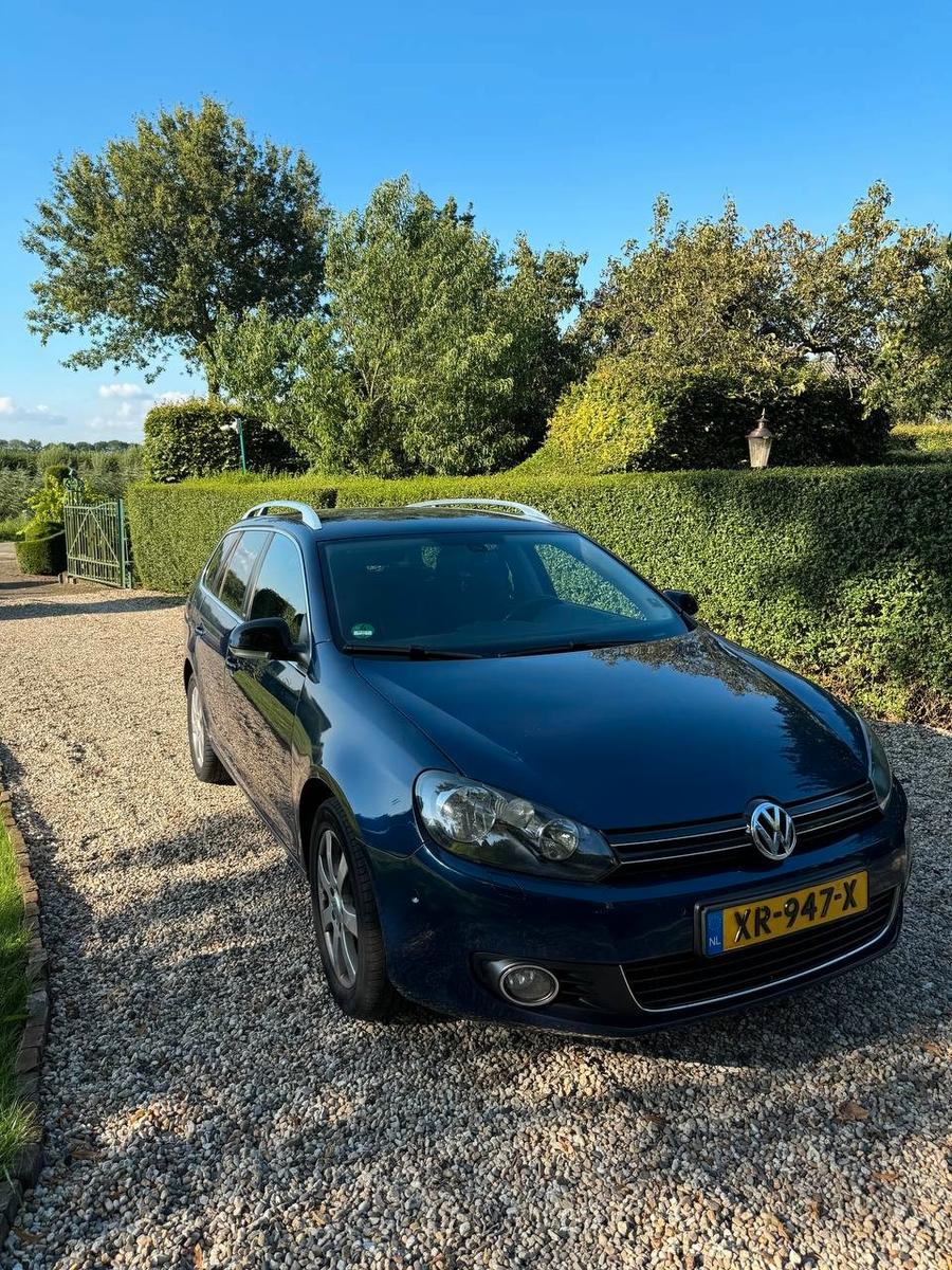 Volkswagen Golf 2011 — вигляд ззаду