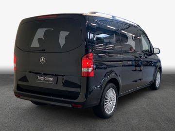 Mercedes V 220 - 2