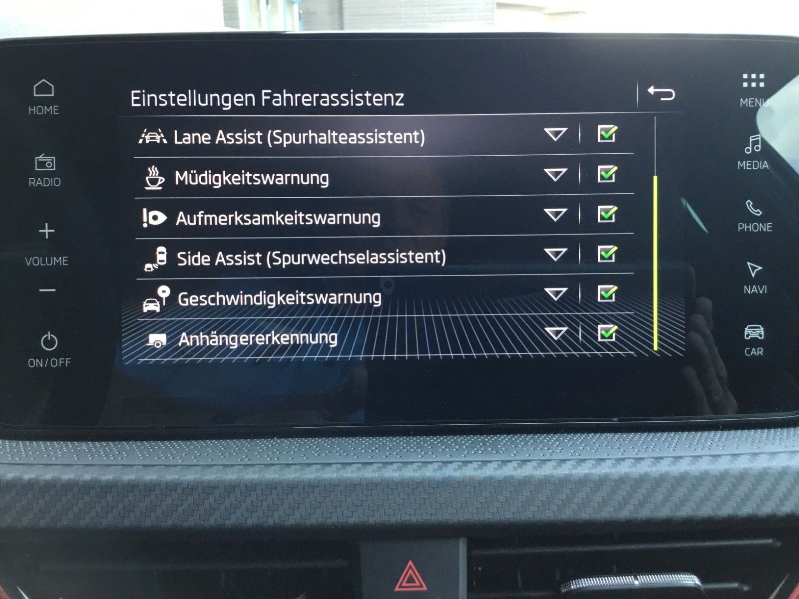 Fahrzeugabbildung SKODA Kamiq 1.5 TSI DSG Monte Carlo+AHK+Navi+Kamera