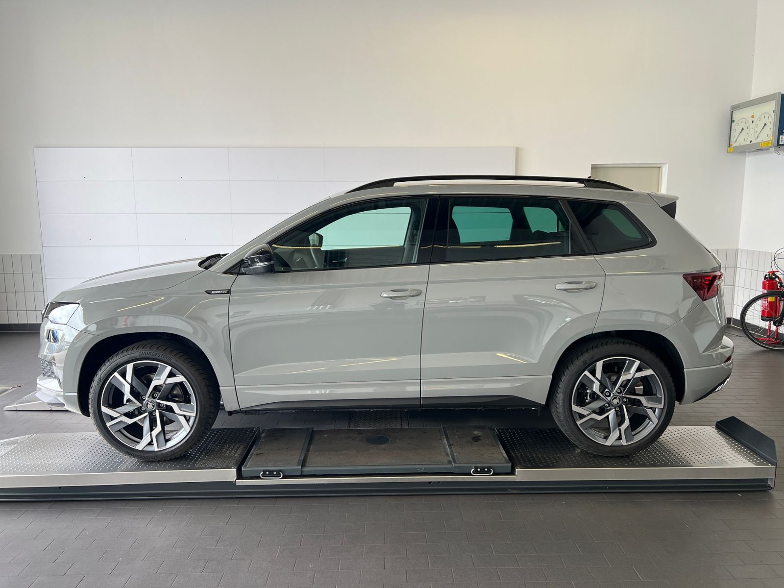 Fahrzeugabbildung SKODA Karoq Sportline 2.0 TDI DSG *CANTON, AHK, Navi,