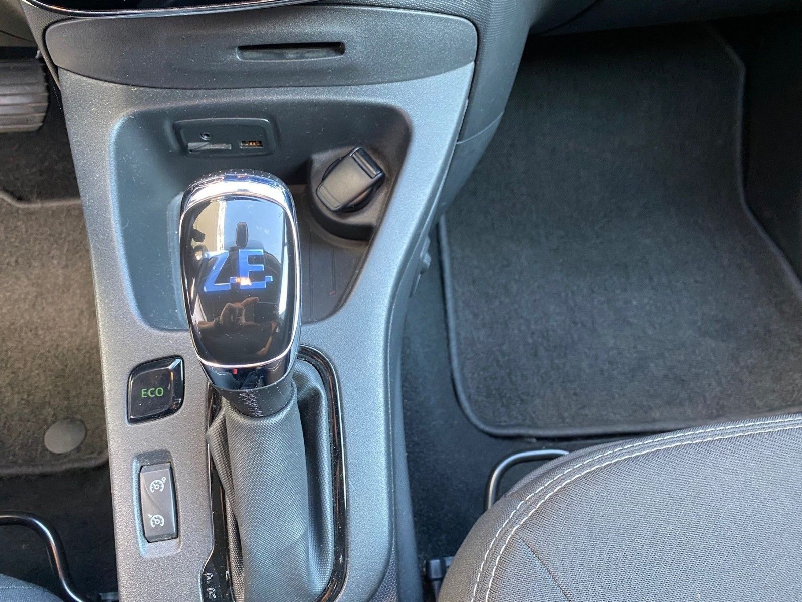 Fahrzeugabbildung Renault ZOE Life R110 Z.E 40 EPH (Batt.-miete)
