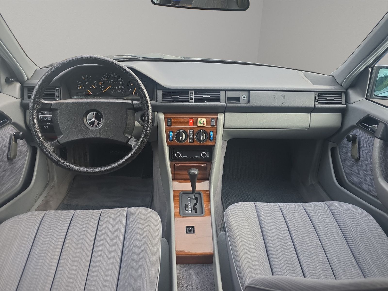 Fahrzeugabbildung Mercedes-Benz Automatik H Zulassung Nur 9 Tsd KM 1 A Zustand