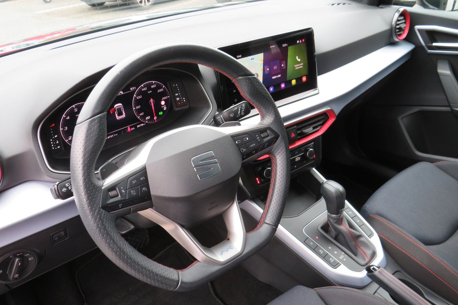 Fahrzeugabbildung SEAT Arona FR DSG NAVI SITZH. KAMERA ACC ASSISTENT-PA