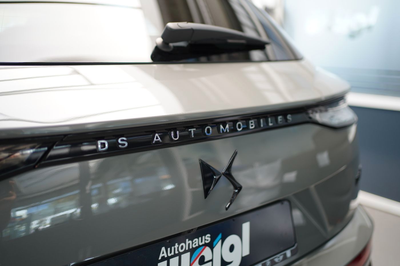 Fahrzeugabbildung DS Automobiles DS7 BlueHDi 130 EAT8 Performance Line+ Focal Nav