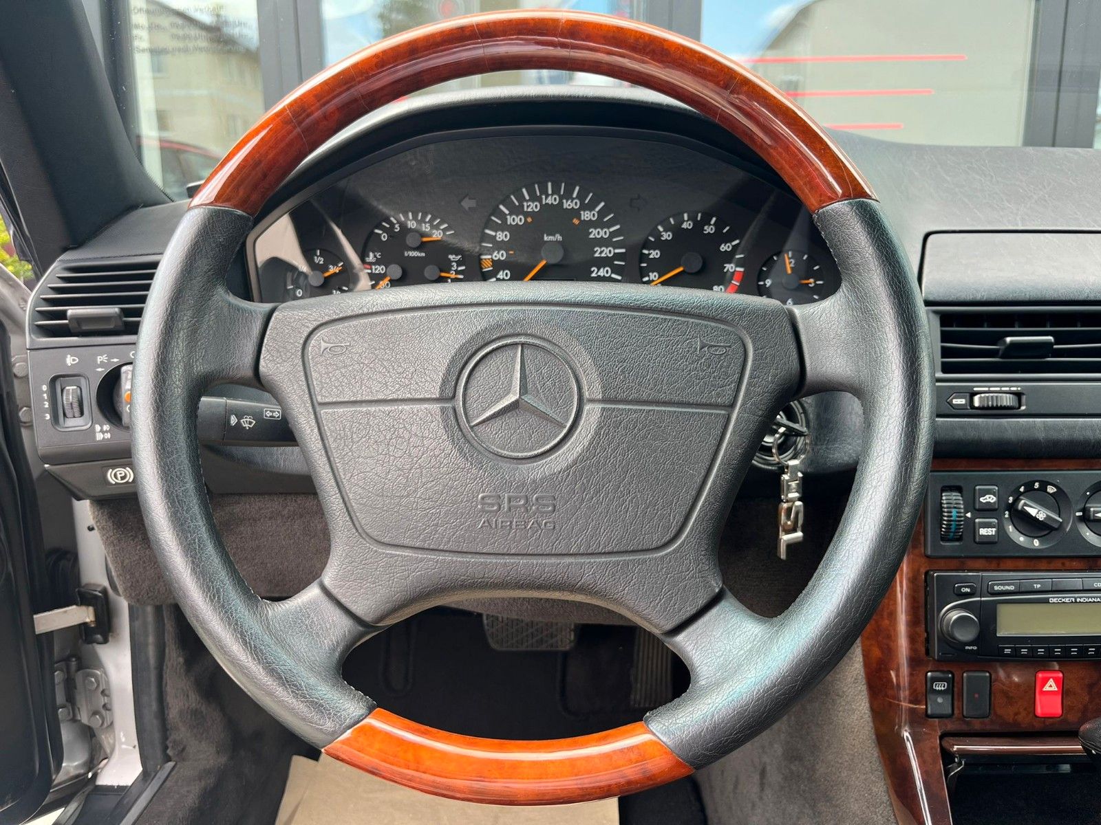 Fahrzeugabbildung Mercedes-Benz SL 300*H-Kennzeichen*HU 07/2027*