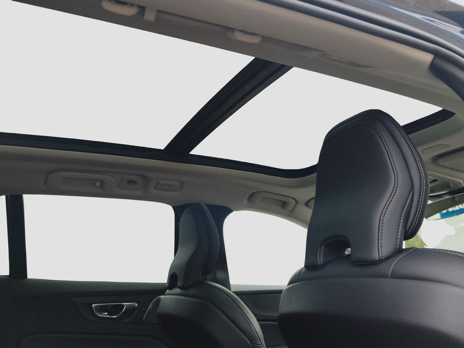 Volvo V60 Cross Country B5 AWD Ultimate foto 21