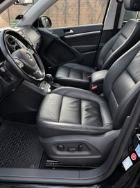 Volkswagen Tiguan - 9