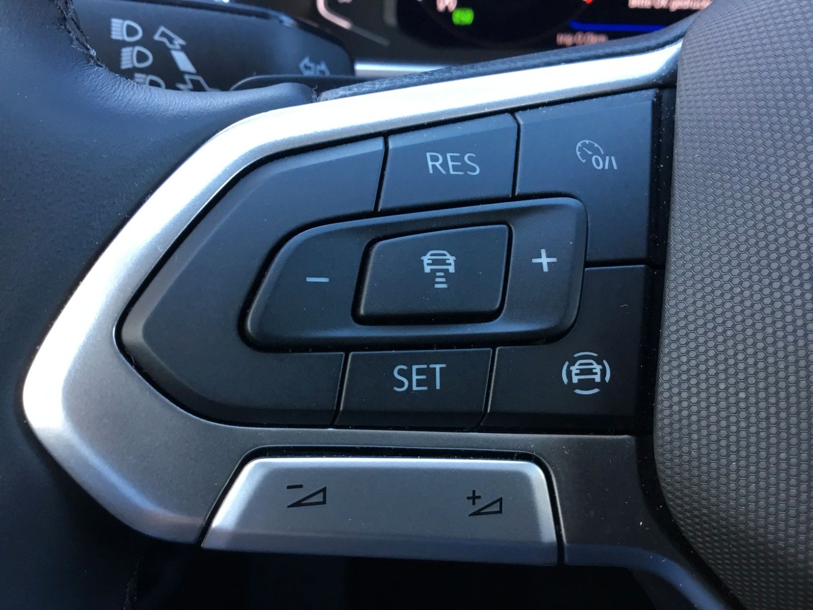 Fahrzeugabbildung Volkswagen T-Roc 1.5 TSI DSG Style+ACC+MatrixLED+Kessy+Navi