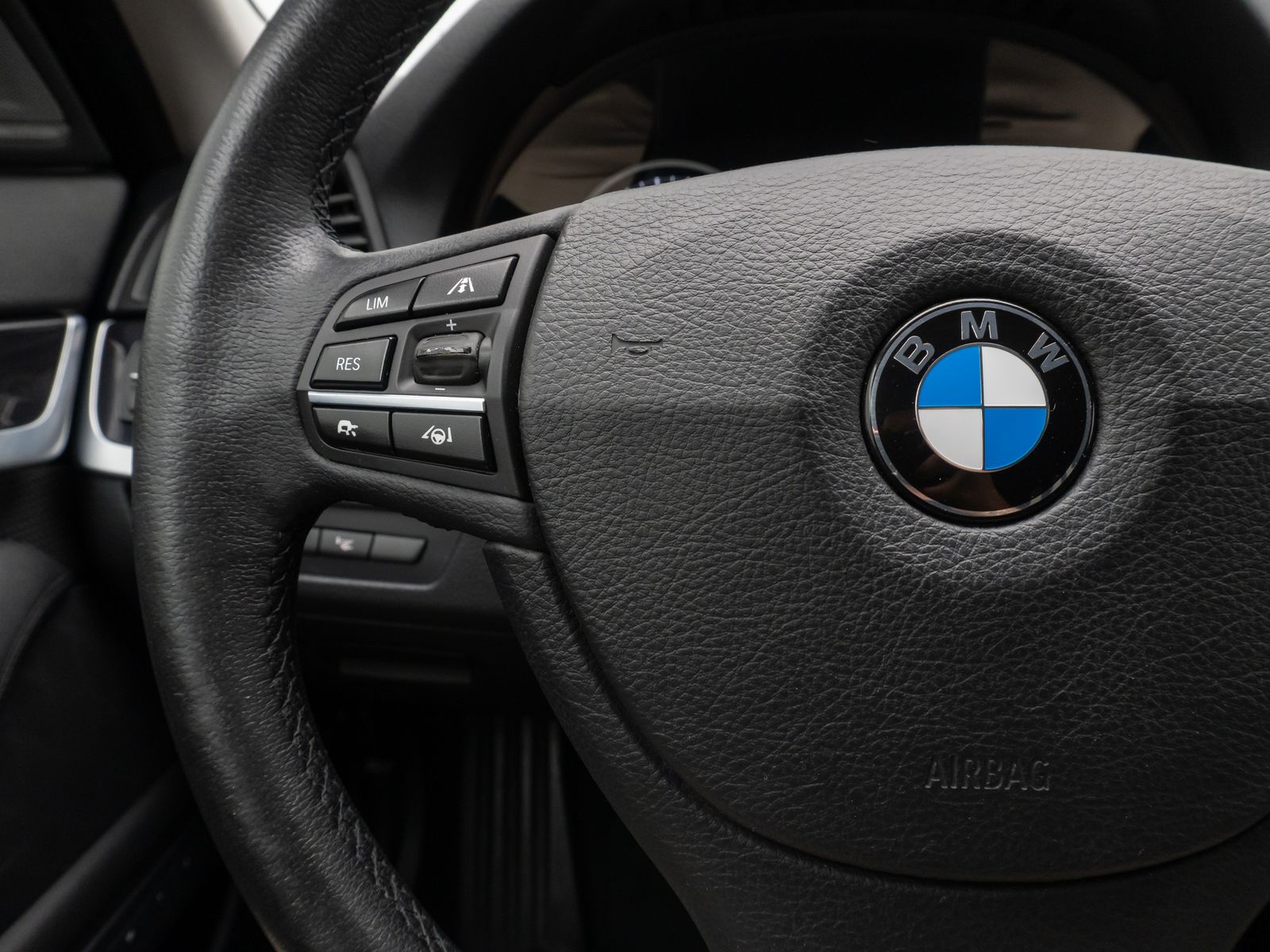Fahrzeugabbildung BMW 520d HUD H/K NaviPro SurroundView AHK Komfort