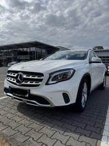 Mercedes-Benz GLA 180 | EZ 2019 | Parkpilot  - Mercedes-Benz GLA 180: Privatanbieter