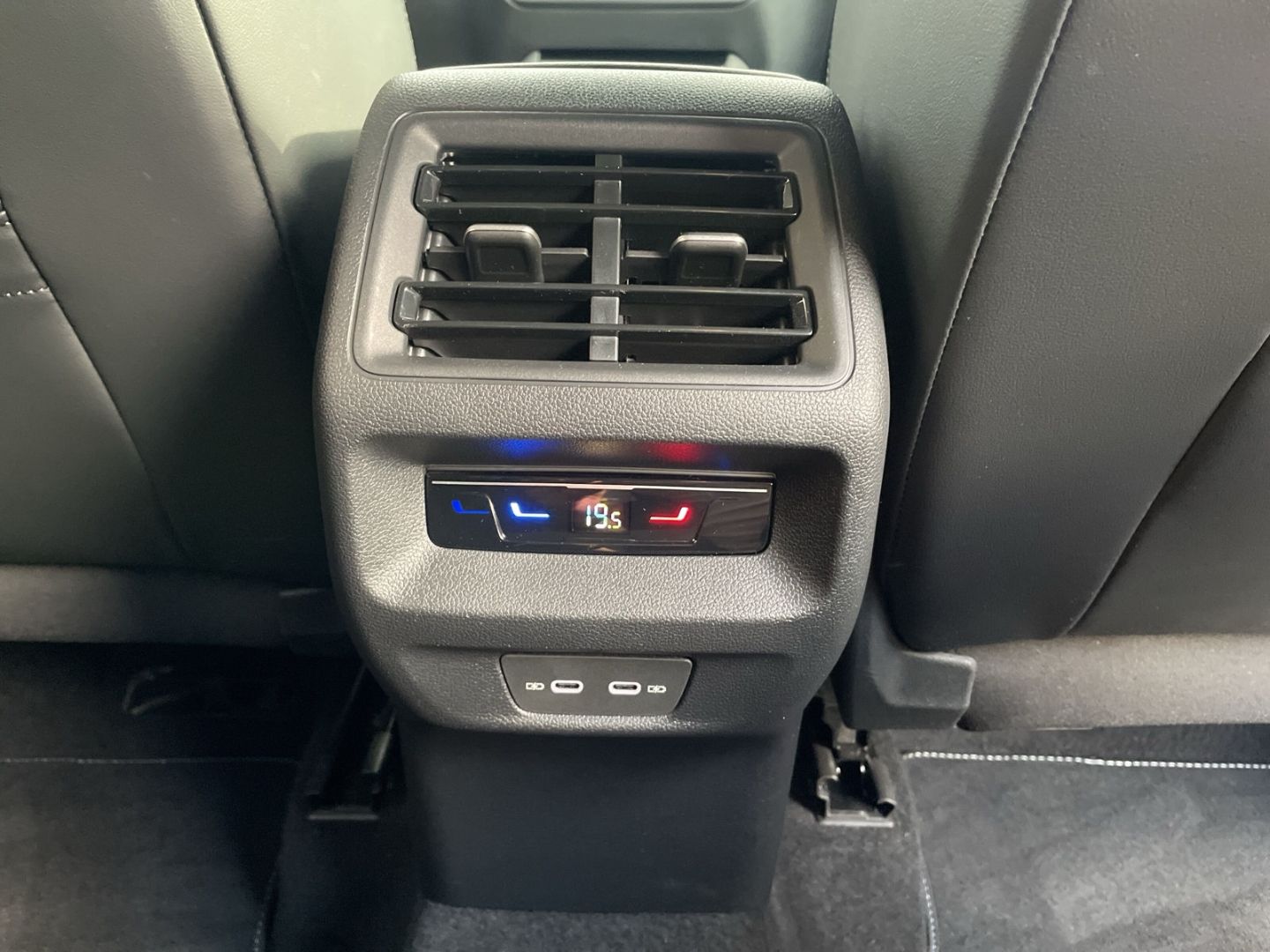 Tiguan 2.0 TDI R-Line Black Style 360°Kamera/AHK