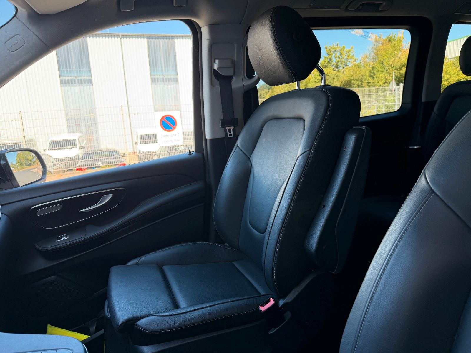 Fahrzeugabbildung Mercedes-Benz V 300 d AVA Extral DISTRONIC Standheiz el Türen