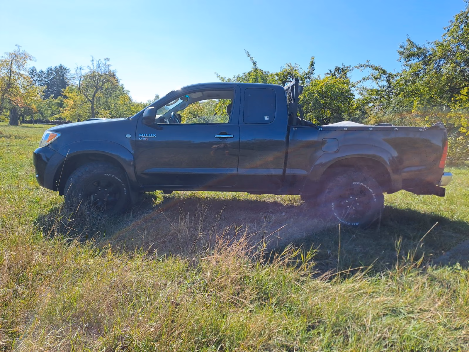 Toyota Hilux 2006 — engine 2.500 cm³, 120 HP (88kW)