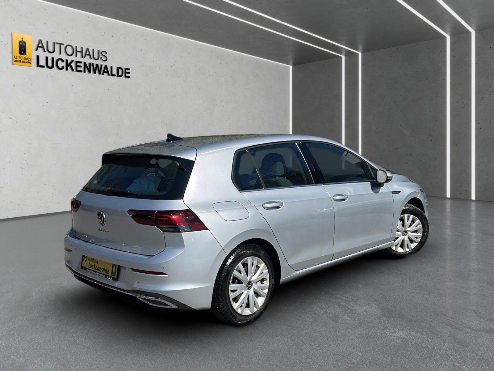Volkswagen Golf VIII 2.0 TDI Style DSG *ACC*NAV*R-CAM*SHZ*