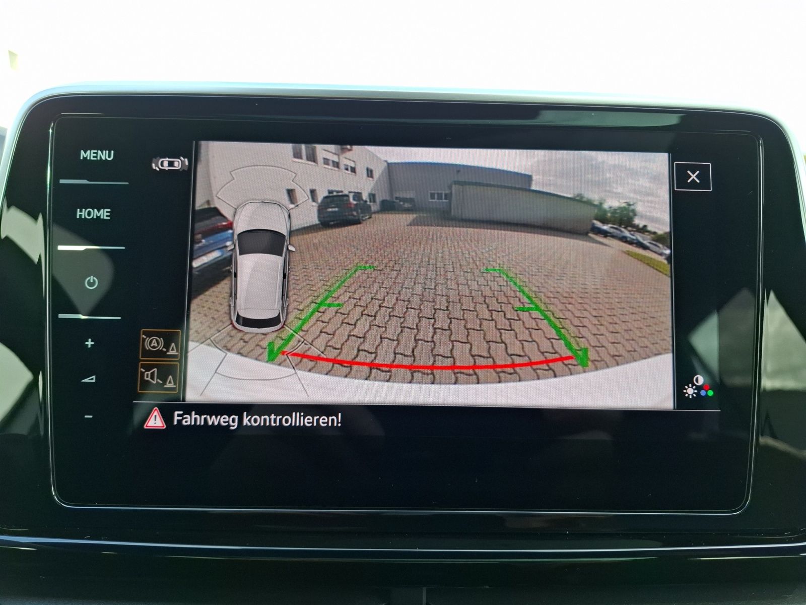 Fahrzeugabbildung Volkswagen T-Roc R 4M Matrix Navi Akrapovic Pano AID ACC RF