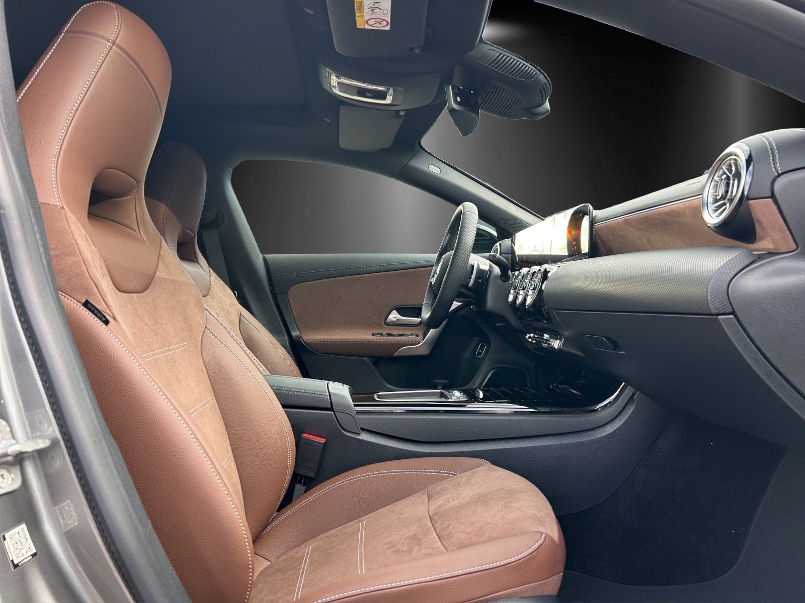 Fahrzeugabbildung Mercedes-Benz CLA 200 Coupé AMG Pano 360° DISTRO Night KeyGo