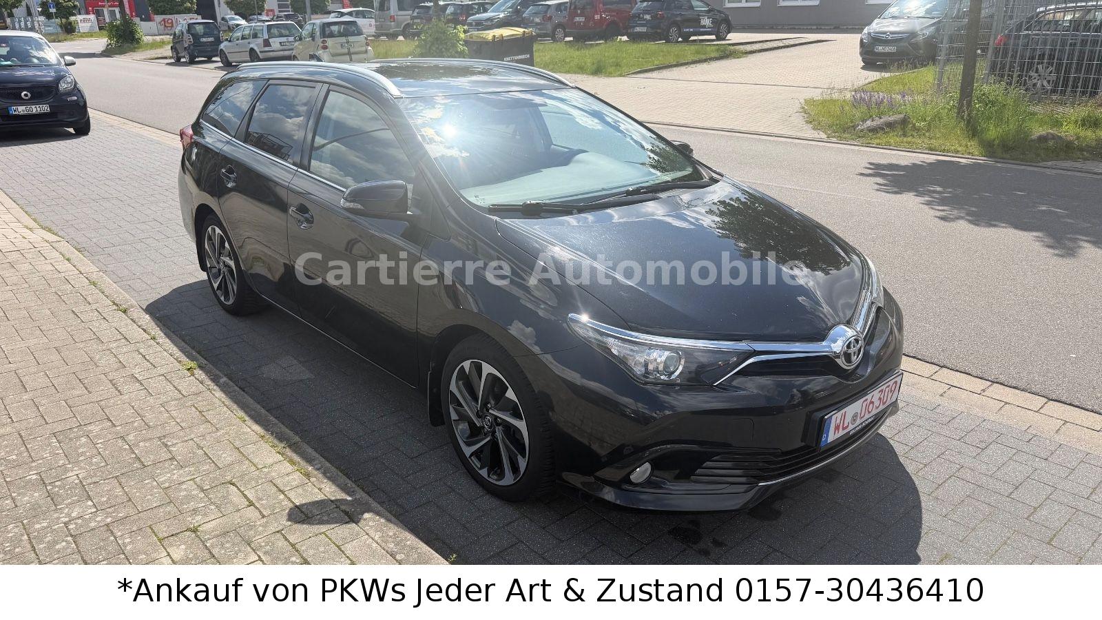Toyota Auris 2015 — interior