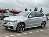BMW X5 BaureiheX5 M50d.Pano.Head-Up.MMs.Ambiante.AHK - silberne BMW X5