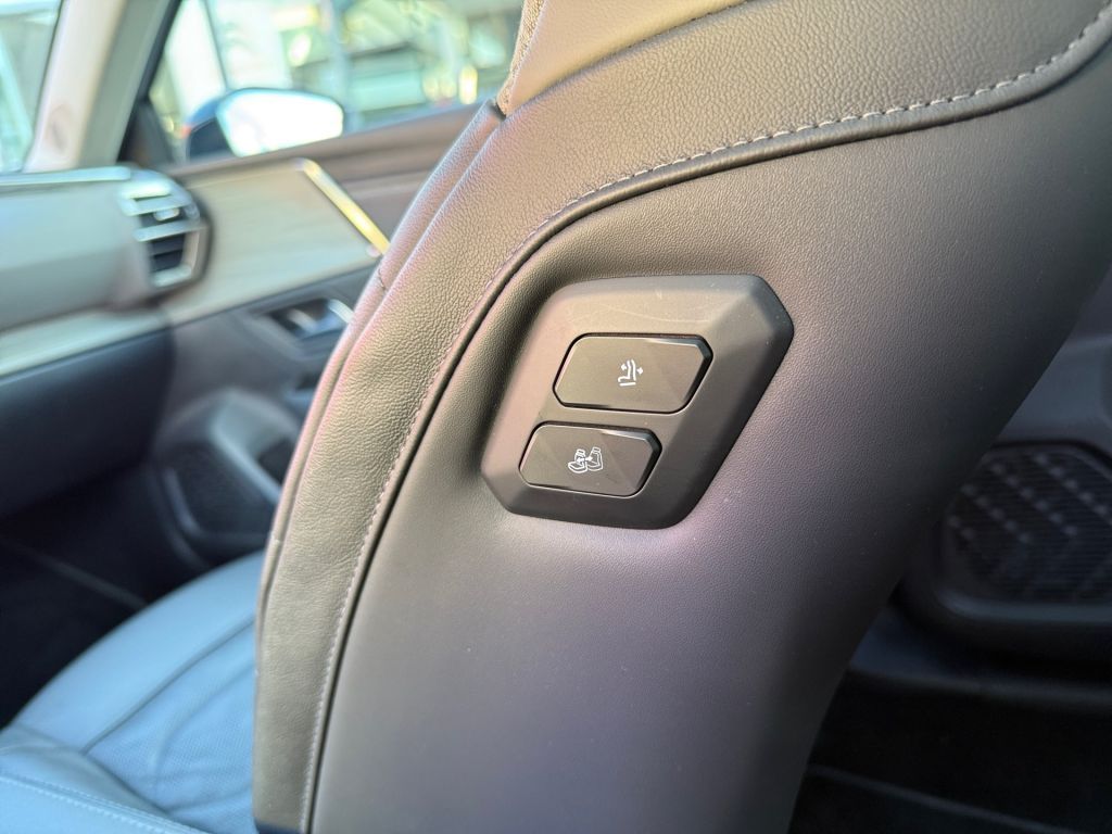Fahrzeugabbildung Citroën C5 X PureTech 180 Start&Stop EAT8 SHINE PACK