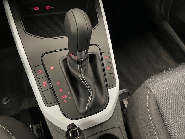 Fahrzeugabbildung SEAT Arona Road Edition AHK Kamera LED Navi SpurASS