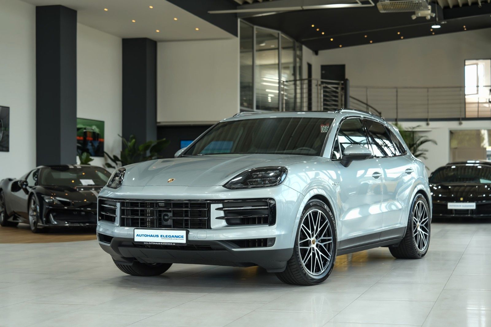 PORSCHE Cayenne E-Hybrid*SPORT-CHRONO*14-WEGE*BOSE*PANO*