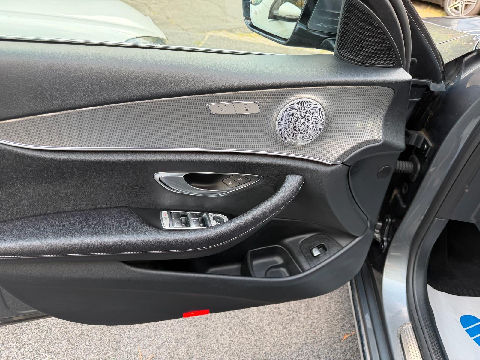 Mercedes-Benz E 220d Avantgarde AMBIENTE/LED/KAMERA/TOTWINKEL
