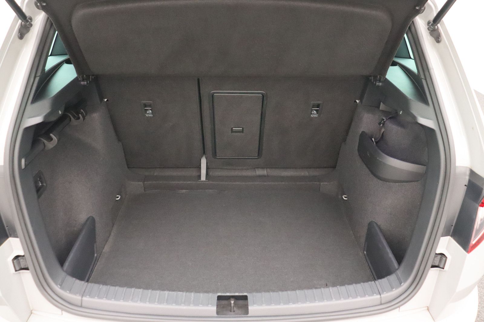 Fahrzeugabbildung SKODA Karoq 1.5 Ambition SPORTLINE LED NAVI ACC