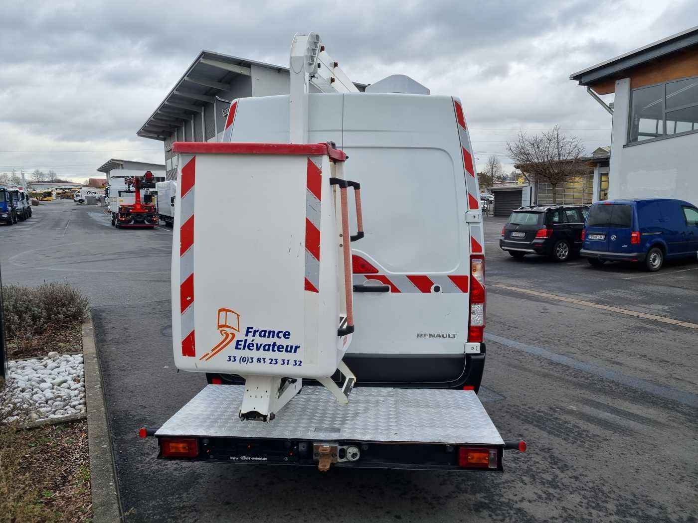 Fahrzeugabbildung Renault Master 2.3 dCi / France Elevateur 121FT, 12m