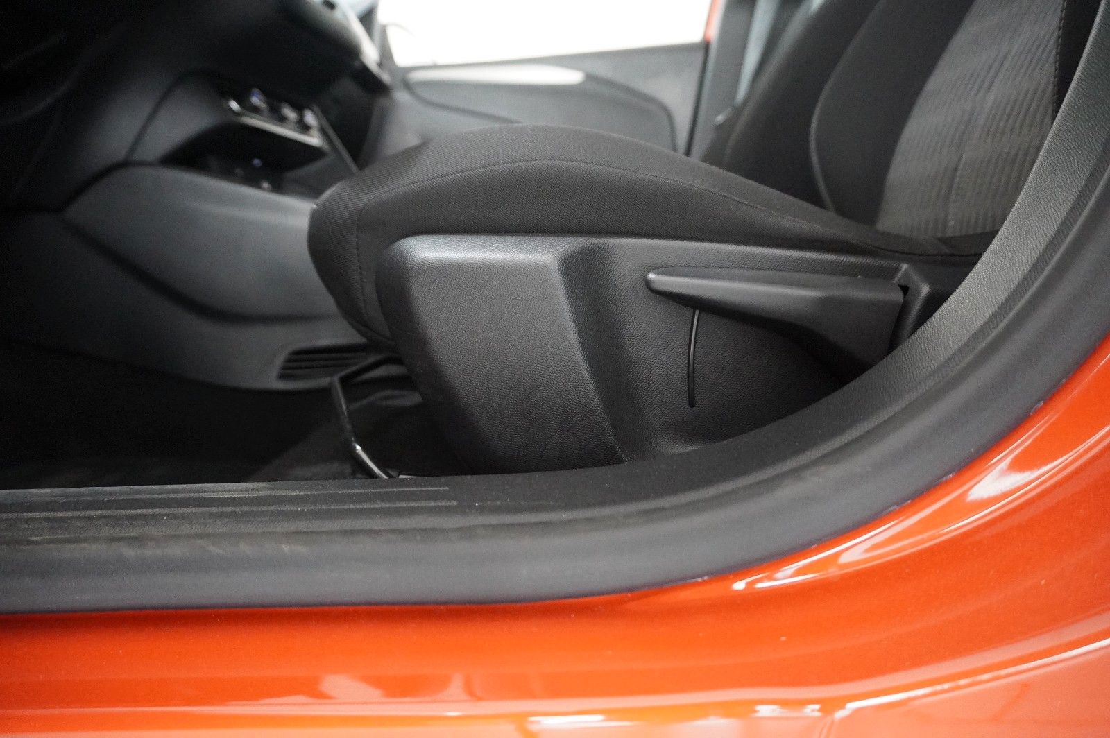 Fahrzeugabbildung Opel Corsa-e F EDITION 7KW NAVI/VIRT/TEMP/DAB/WÄRMEP.